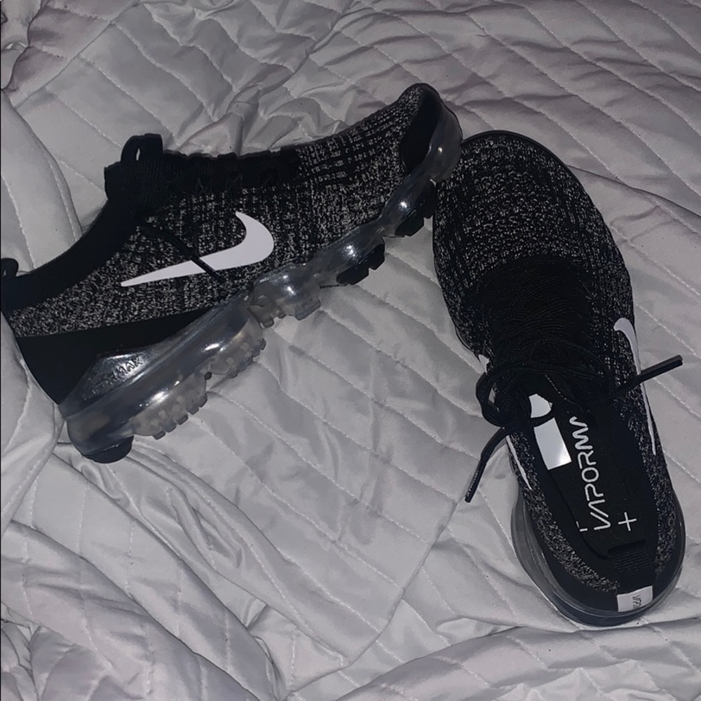NIKE AIR VAPORMAX FLYKNIT 3 RUNNING SHOES